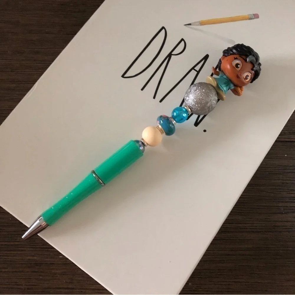 Disney Doorables: Encanto: Julieta handmade beaded pen